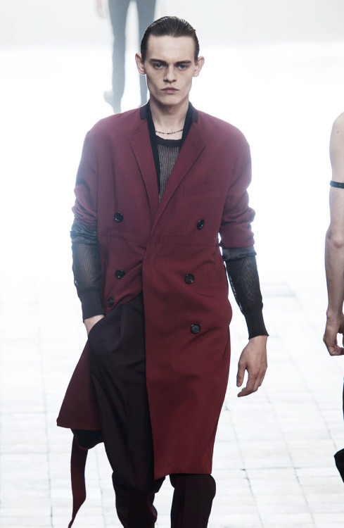 funnymalemodels:….praying  to see this GOD again at Lanvin!….*dies*…perfection!!!… …*silent t