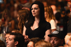 ithoughtwewereateam:  daluxchea:  Laura Prepon