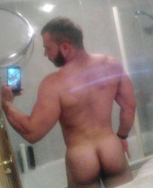 biblogdude:  raunchster:  Diego. 25yo. versatile. Barcelona, Spain.   Would love some Spanish meat!