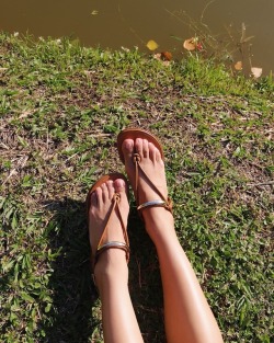 sandalsandspankings:  Sandals sunning by the lake.