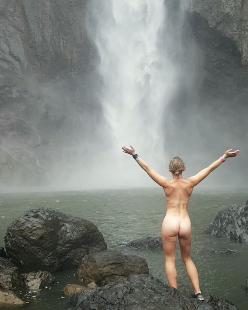 naturalswimmingspirit:  Visit the vidrachybaby5683Some  of the best memories I have are the ones I haven’t planned out. Today, I  was privileged enough to drive up to Wallaman Falls through the mist  and the fog and it was magical. From the top, you