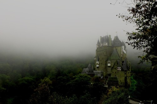 wetravelandblog:  Burg Eltz by tamamiyoshida - Lets take a trip up to the sky http://ift.tt/15gf9xn 