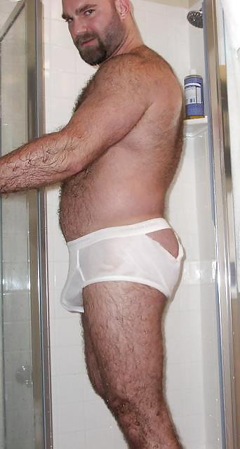 furjacked:  Damn he’s hot!