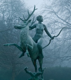 mythologer:   Artemis, Copenhagen. 