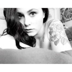 tatooed-girls-rev-my-engine:  More here Tattooed