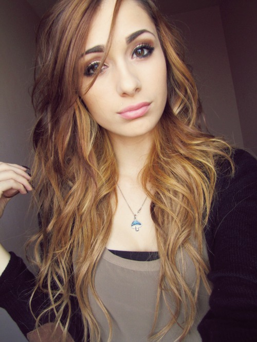 0liii:  sharkpussy:  My almost blonde hair. :o  absolutely stunning. 