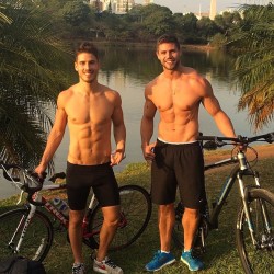 sirjocktrainer:  Looks like these two Jocks had a great afternoon ride.