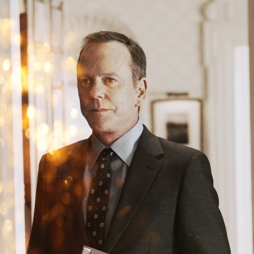 designatedsurvivorftw: 18 Free to Use Tom Kirkman icons [part 2] Please LIKE/REBLOG if you take