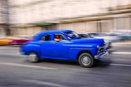 Pan ningún for catch movement. #cuba #cuba #lahabana #car #carro #oldie #vintage #panning #paneo #mo