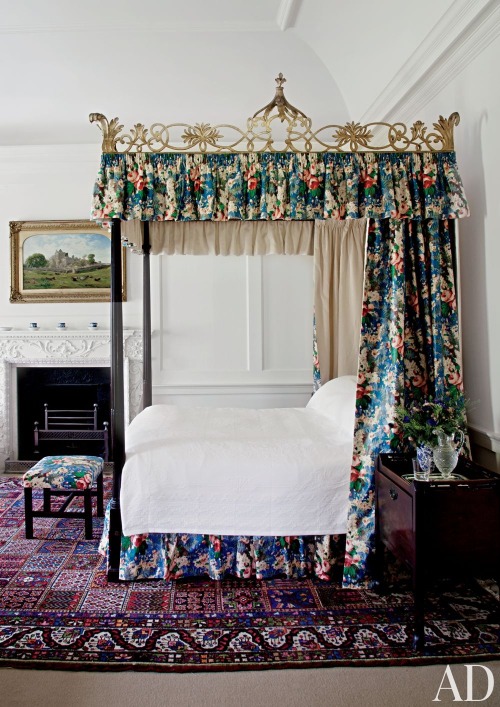 Old Fashioned Canopy Beds