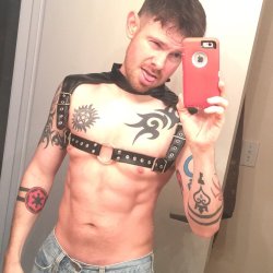gaycomicgeek:  Leather harness, I’m thinking