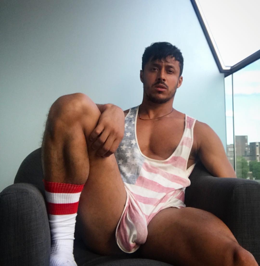 nike-pro-combat:  #bulge @bulgeingcrotch69 @bulge-xlbigdick @bulgeromania @bulgespotter