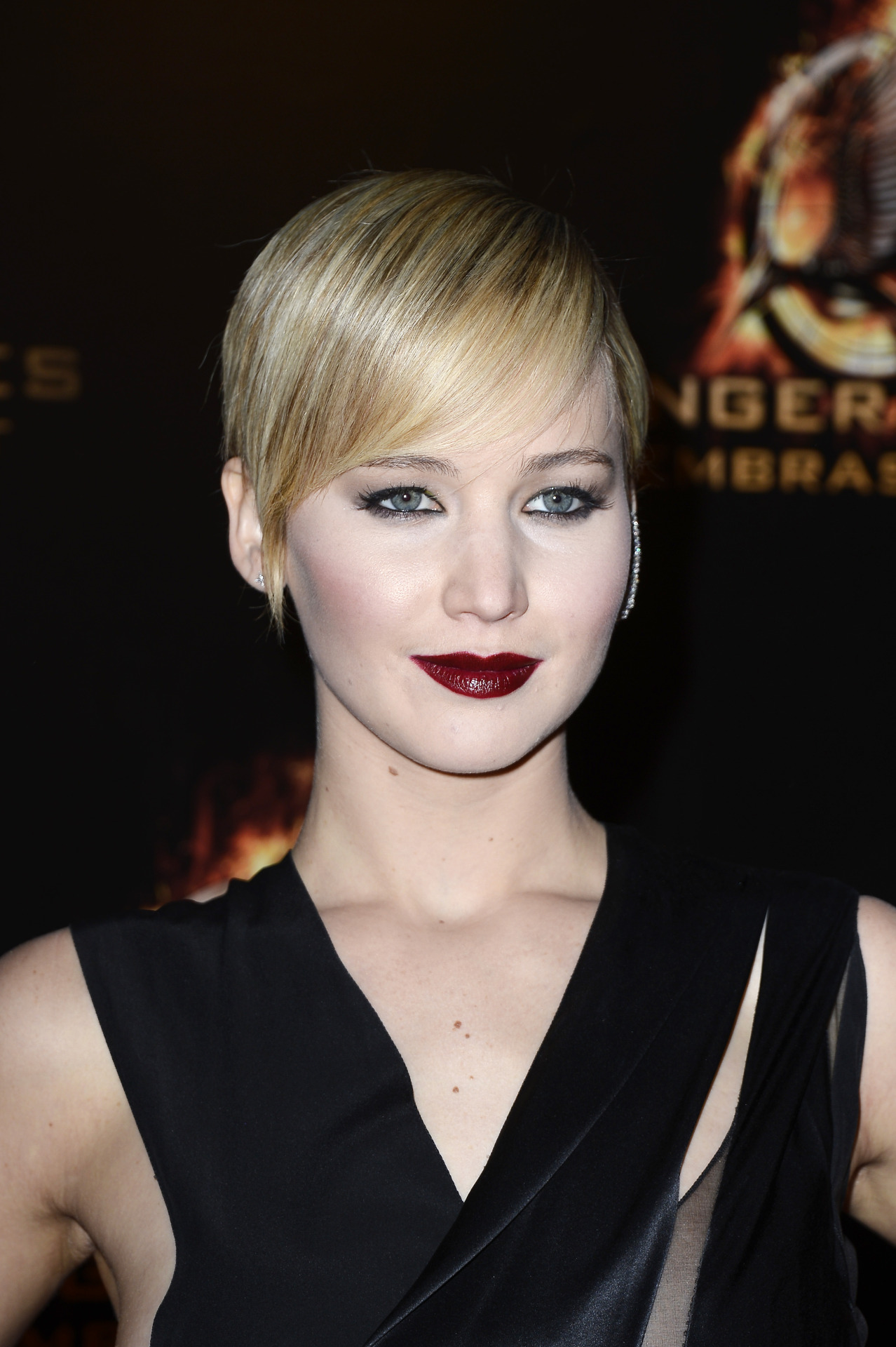 jenniferlawrencedaily:  Paris premiere - HQs 
