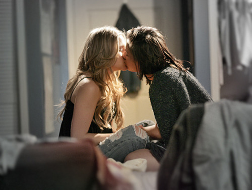 50shadesofrainbows:  ♥