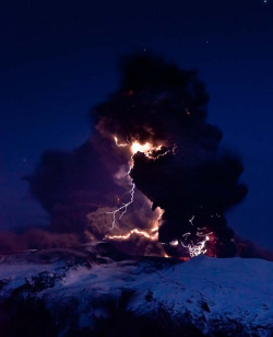burning-soul:  Eyjafjalajökull 3 by DOGmundsson on Flickr. 