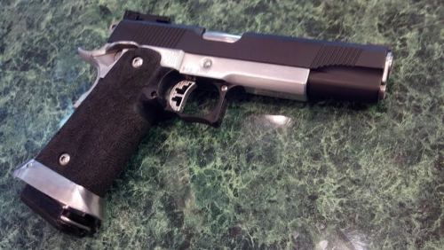 bolt-carrier-assembly:  muppetz540:  1911 Race Gun hand built by Dave Pruitt  yummy