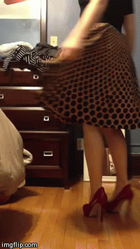 hotlearningwife:  This skirt just demands