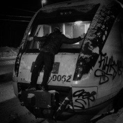 pixodesign:  bye #xx #allblack #latenight #skimask #hooligans #blackandwhite #grunge #vandals #cult #graffiti #tag #666 photo by timtemper - Transforme seu Tumblr em uma loja online, saiba como em ShopMyTumblr