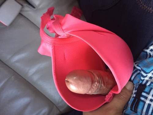 bracum001: Cum pink bra