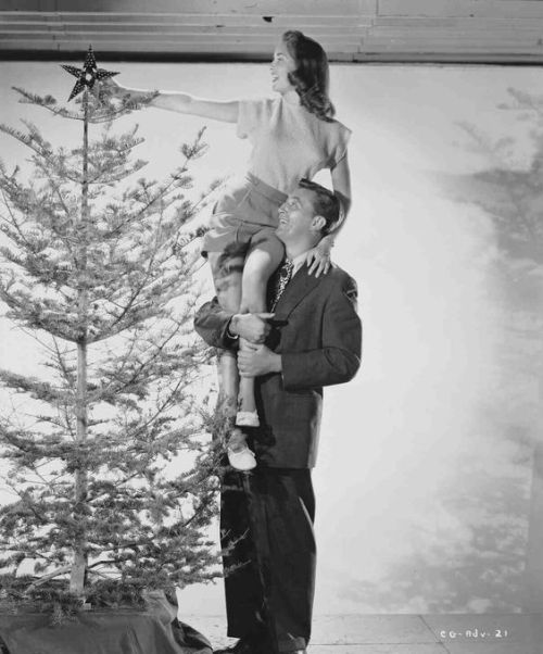 vintagechristmas:Janet Leigh and Robert Mitchum 