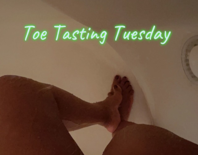 kinkysista6969:Toe Tasting TuesdayThese toes deserve to be in somebody’s sons mouth #wet #Dry #toes #burgundy #tasty #melanin #OpenWide 😮👄👅 Dreaming….