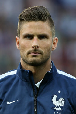 theclosetbloggr:  Sports Crush of the Day: 8.16.14 French footballer Olivier Giroud (@_OlivierGiroud_).