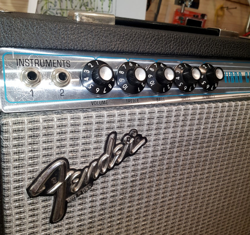 This week on the bench : two silverface Fender amp. One is a Vibrochamp and the other one is a Champ