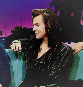 Harry &amp; Louis while the lyrics to No Control are being read out loud