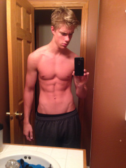 Very cut &amp; toned beautiful twink.