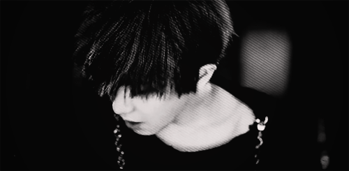 clavicles-thighs-abs-ohmy:I CAN’T FUNCTION WHEN YOU LOOK AT ME LIKE THAT PARK FUCKING CHANYEOL-Admin