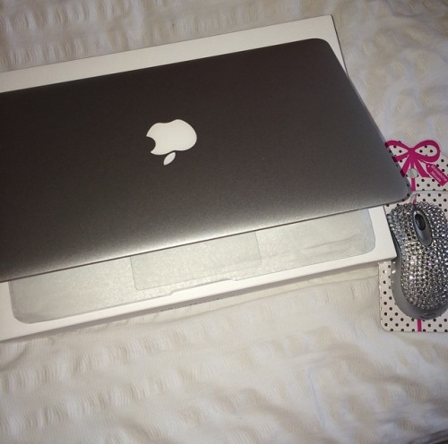 chanel-and-louboutins:  ★