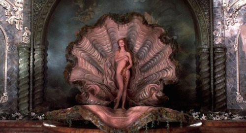 andantegrazioso:Uma Thurman in The Adventures of Baron Munchausen 1988