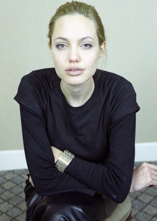angelinajoliearchive:Angelina Jolie’s photo call for Girl Interrupted (1999)