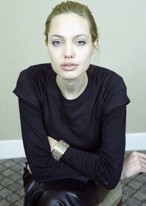 angelinajoliearchive: Angelina Jolie’s photo call for Girl Interrupted (1999)