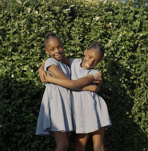 huffingtonpost:  Miranda Barnes’ photos “highlight the warmth and beauty that black women have always represented.” 
