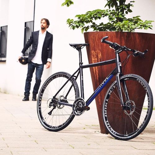 pingonow:@adlips.production.network @carlosfernandezlaser @schwalbetires @rose_bikes @melonhelmets @