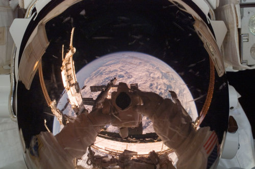 gravitationalbeauty:  Orbiting Astronaut Reflects Earth  