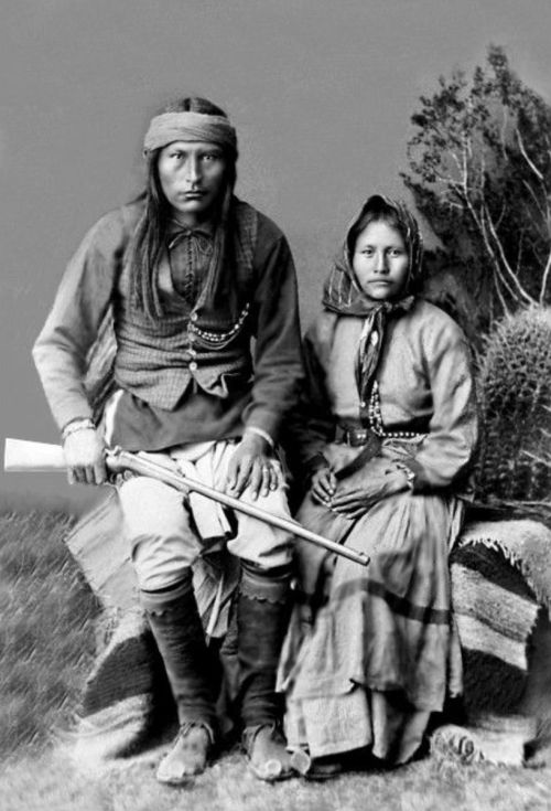 kvetchlandia:Uncredited Photographer     Naiche and Haozinne, Chiricahua Apache Nation, Arizona     c.1884  https://painted-face.com/