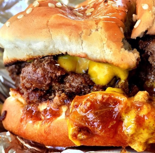 whatlifetimeisthis:  thotdreyhepburn:  blkoutqueen:  jiahpleasechill:  afro-arts:  Ann’s Snack Bar  ✨Home of the world famous Ghetto Burger!✨  Atlanta, GA  CLICK HERE for more black owned businesses!   B I T C H  Yo wait this is where I live  Miss