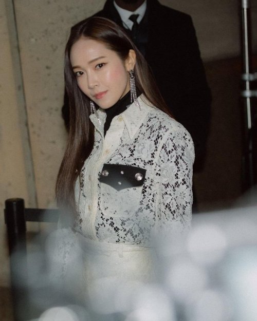 jessifanylove: 180213 Calvin Klein show NY Fall 2018 beyond_ieye