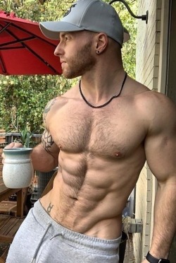 rippedmusclejock:After the first morning sex it is of utmost importance to fill the balls again to have full power for the new rounds.
