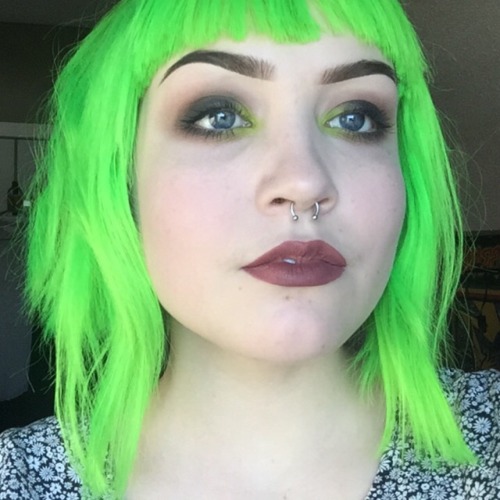 goopgirl: 3 people have stopped me at work to ask how i got my hair this green, and ow just told th