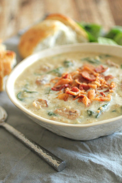 Yummyinmytumbly:  Crockpot Skinny Zuppa Toscana Soup