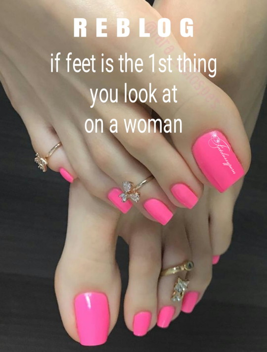 happy-feet-814:  snoopythatsme:  sexyhotwife513:  davtherave:  feetclassyporn:    I do 👣😍👍  Hubby does  Always always always   If they’re bare I’m lookin!