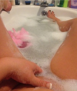 amateurbrooke:  Nothing better than a play in a hot bath!!! 