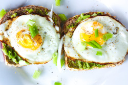 runningforicecream:  toast with fresh avocado