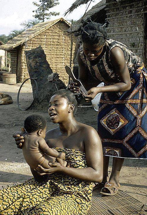 Village sights.Baby waistbeads make me so happy.