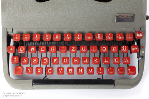 ckcimagery:design-is-fine:Rem-Blick with French keyboard, 1928. Bing No.1, Learner’s model, Germany.