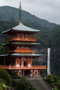 hedonisticallyinspired:  The pagoda of Seigantoji and Nachi no Taki Waterfall, Japan.