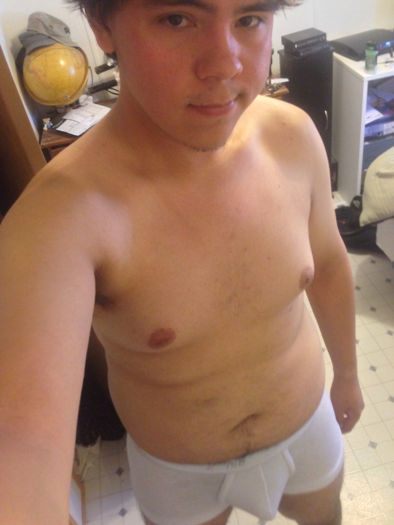 imhereforthemen:  Hi there. Why, hello! (symbolisticwhitewalls) 
